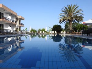 Pool & Beach