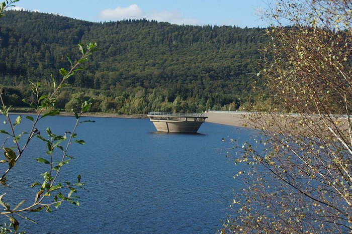 The surroundings of the dam.