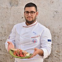 Tagliolini al grano arso su crema di scampi con tartare di gamberi di Gallipoli, stracciatella e