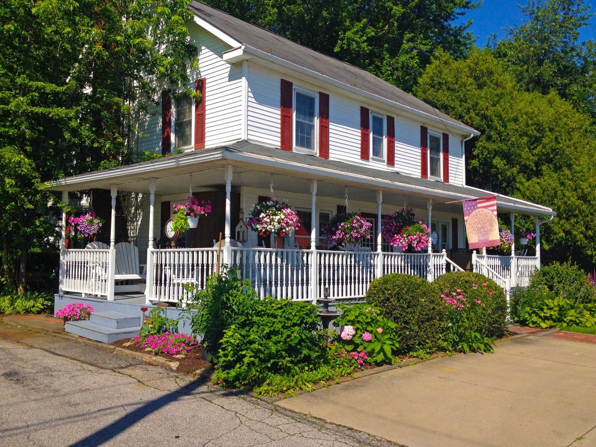 HILLSIDE INN - Updated 2023 Prices & B&B Reviews (Berlin, Ohio)