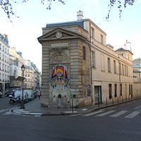Vue de la façade de la fontaine