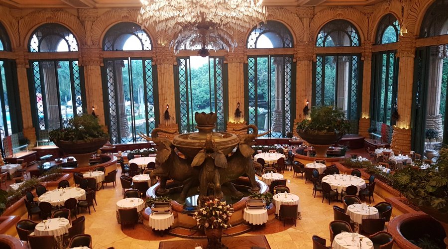 Restaurante Crystal Court, no The Palace Hotel, em Sun City - África do Sul.