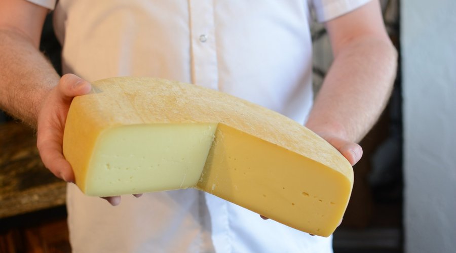 Saganash: Pressed sheep's cheese/Fromage de brebis à pâte pressée
