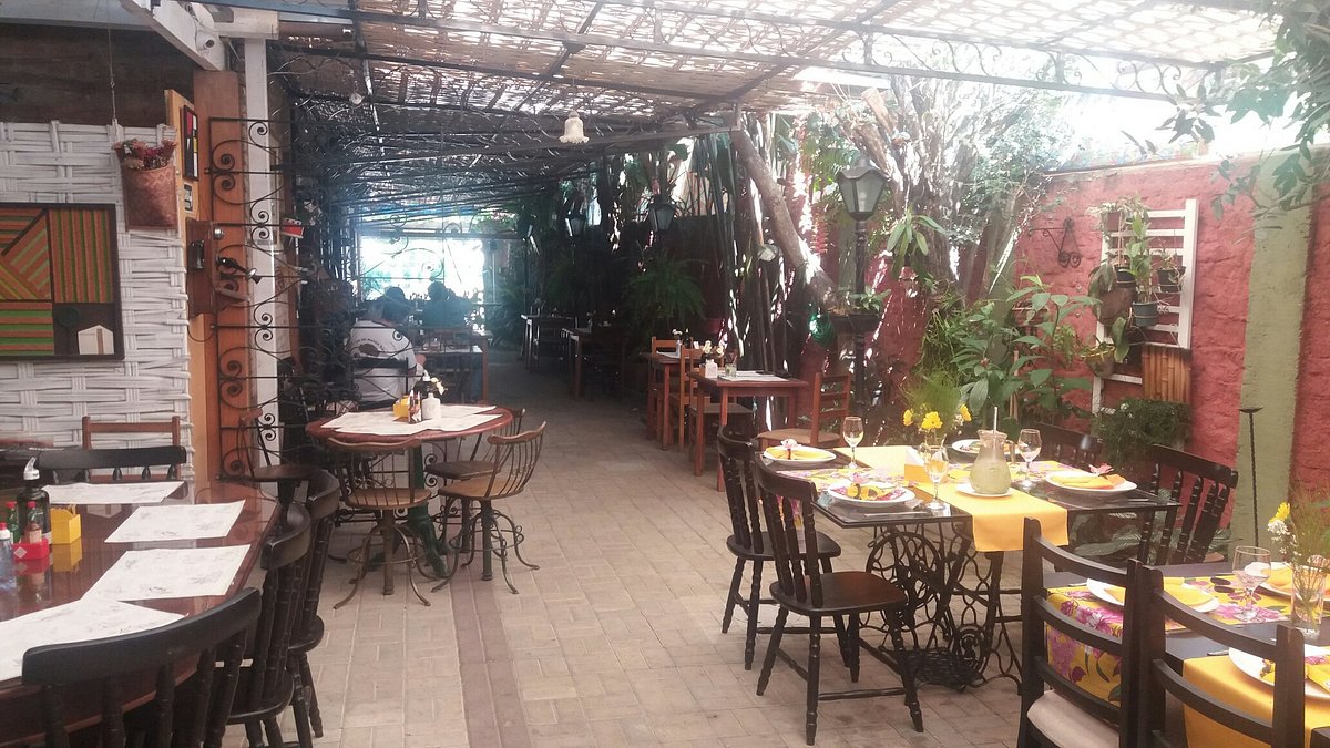 localizado de frente com praça – Foto de Bell Restaurante E Lanchonete,  Tremembé - Tripadvisor