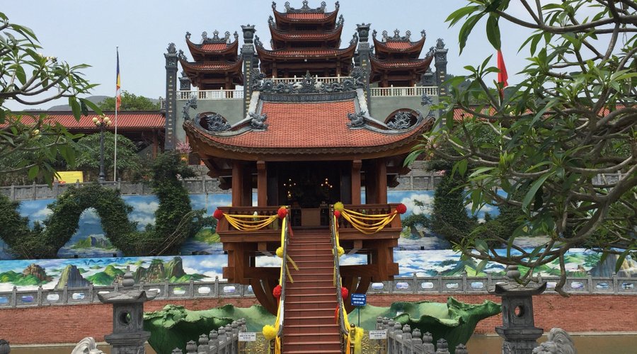 Ban Tri Khách Chùa Ba Vàng: Hướng dẫn đăng ký sơ quy và quy y Tam Bảo