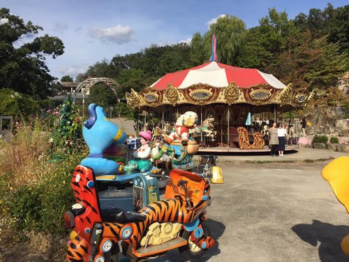 Boneca de 'Round 6' é inaugurada em parque temático de Seul