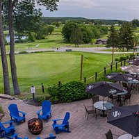 Maple Pub & Patio at Deerhurst Resort