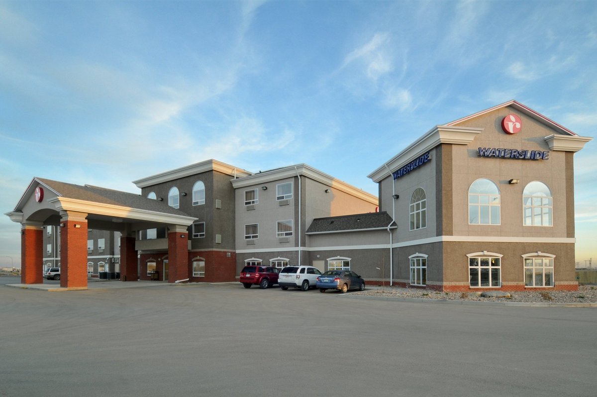 RAMADA BY WYNDHAM WEYBURN $92 ($̶1̶0̶7̶) - Updated 2022 Prices & Hotel ...