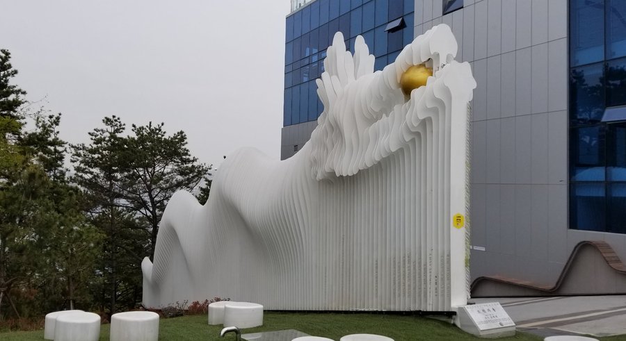 Dragon sculpture at Amnam Park station
