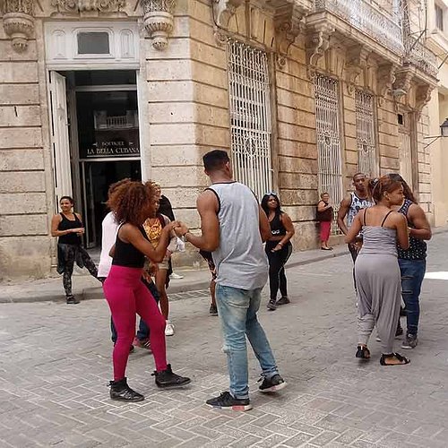 Pantalón gris de mujer S (28) en Centro Habana, La Habana, Cuba - Revolico