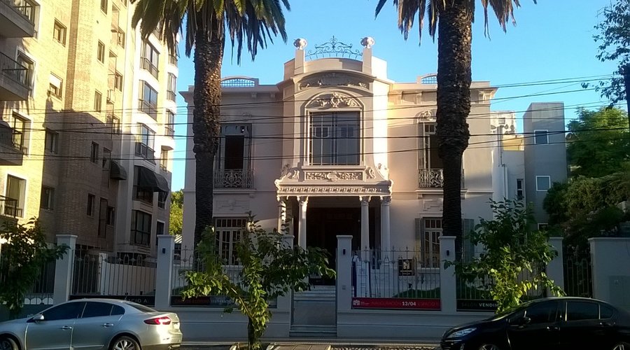 Frente de la mansión, hoy Museo Carlos Alonso