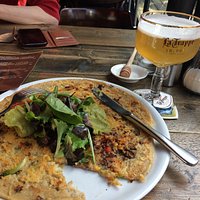 オランダ風パンケーキ。ビールとともに。