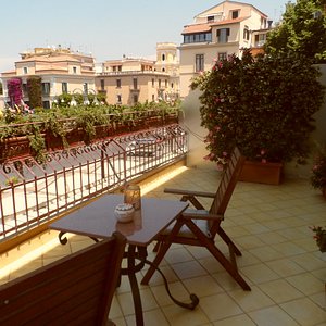 Palazzo Jannuzzi Relais in Sorrento, image may contain: Cafe, Restaurant, City, Cafeteria