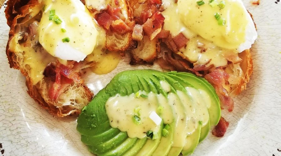 Croissant Benedict