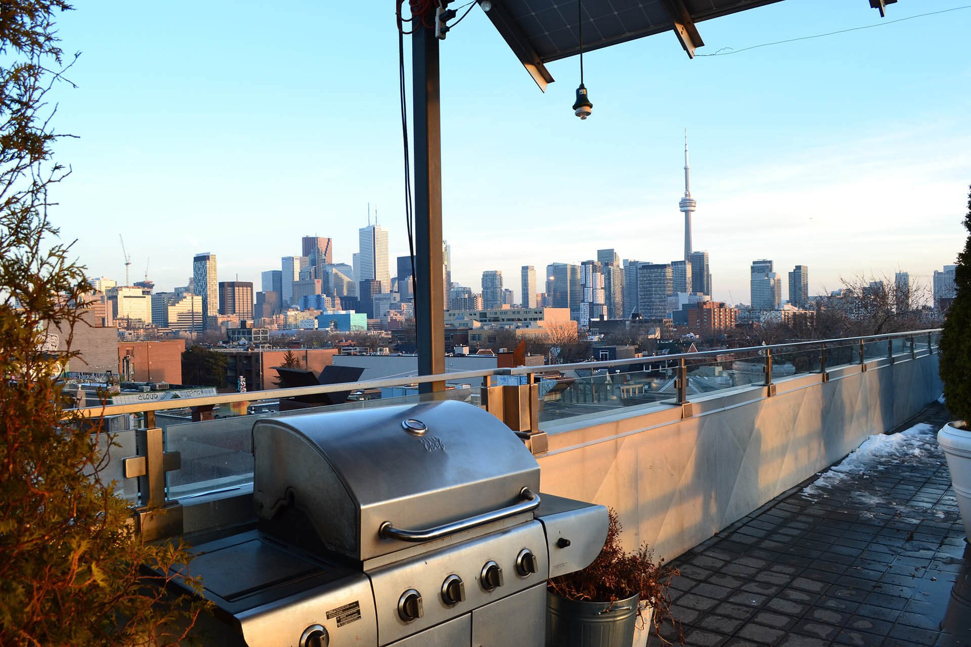 Planet Traveler Hostel Toronto: The Ultimate Guide for Backpackers and Travelers