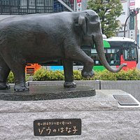 ゾウのはな子像