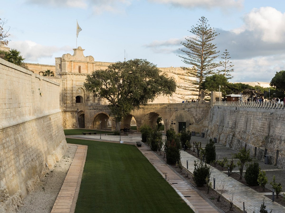 walking tours in valletta malta