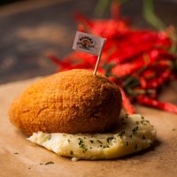 Знаменитая котлета по-киевски...вкуснее, чес у нас - не бывает