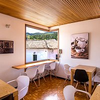 Que delicia un Té de arándano y cheesecake en este lugar acogedor