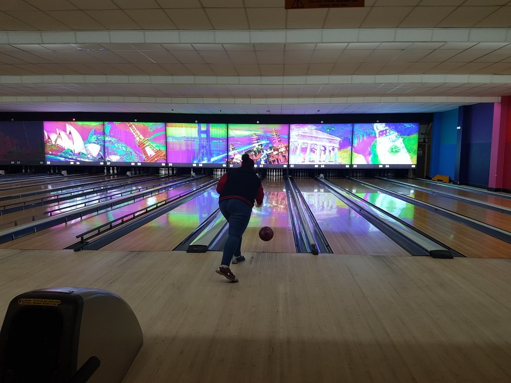 Heathrow bowling store