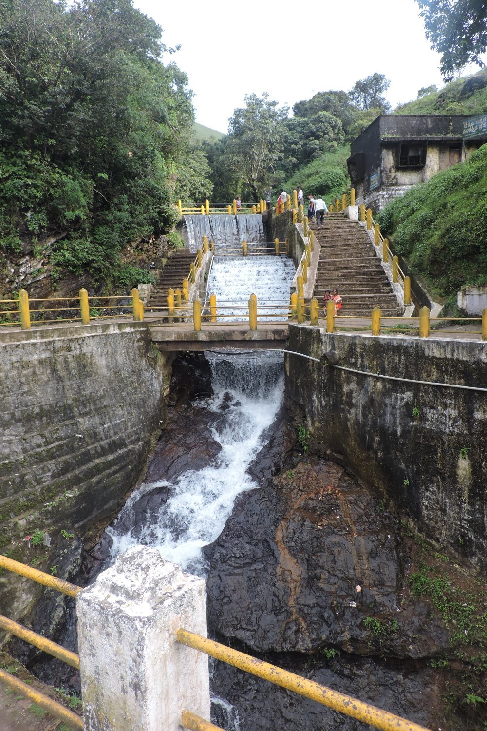 ಅನಂತ ಪ್ರಣಯ (Ananta Pranaya): ವಾಟೆ ಹಳ್ಳ ಜಲಪಾತ (Waate Halla Falls)