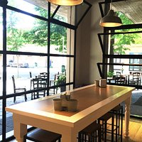 溫馨又有質感的室內用餐區
