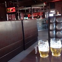 Внутри кафе, за столом....