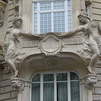 Sculptures en façade