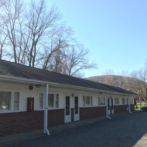Dutchess Motor Lodge