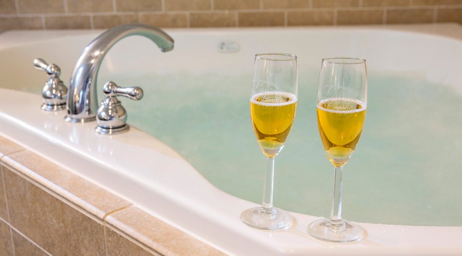 Whirlpool tub in King Whirlpool Suite