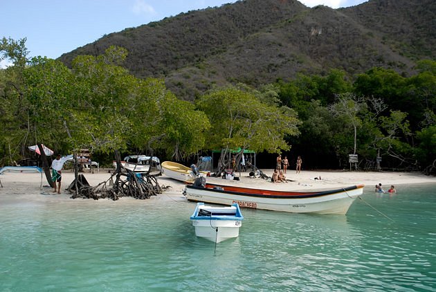 PLAYA LA CIÉNAGA (Ocumare de la Costa) - Qué SABER antes de ir