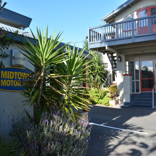 Midtown Motor Inn image