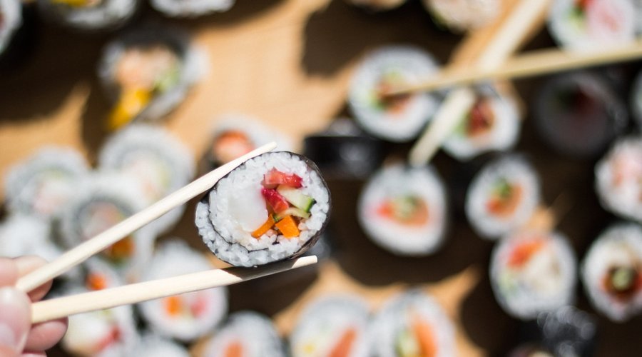 Grande variété de Sushis, voici nos makis pétoncle et fraise!
