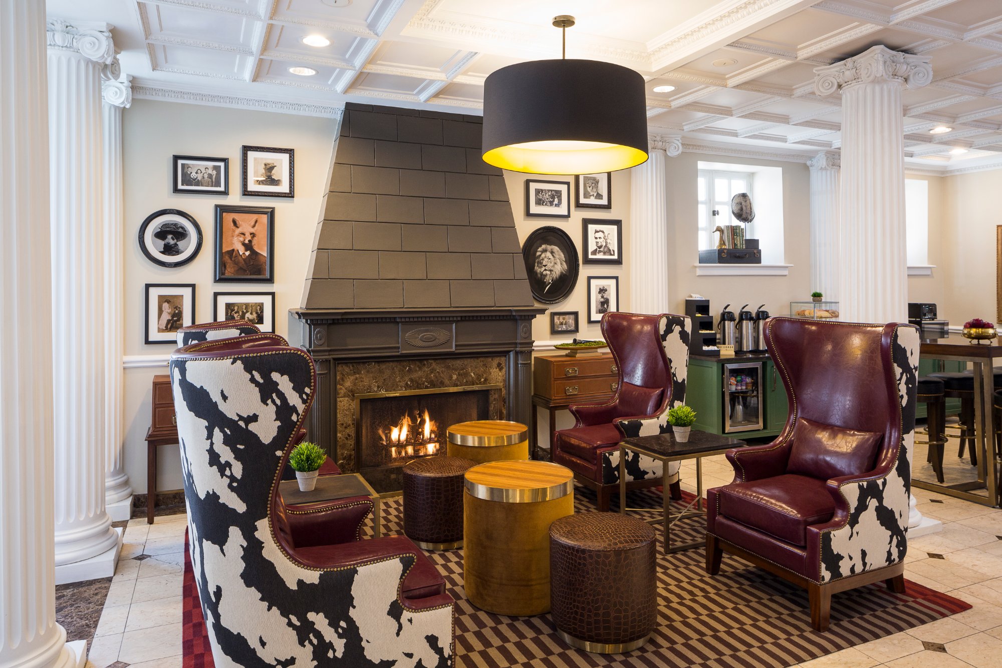 THE 10 CLOSEST Hotels To Wrigley Field Chicago   Lobby 