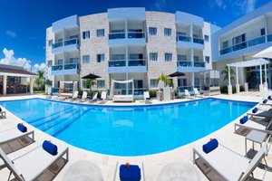 Pool & Beach