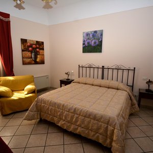 Camera con letto matrimoniale