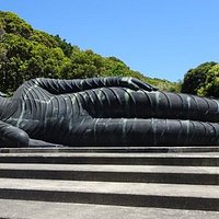 横になっている大仏様。