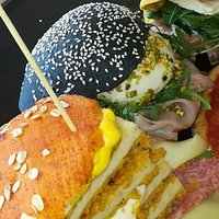 panini produzione artigianale con impasti speciali...Pizza,insalatone ,fritti e tanto altro!!!