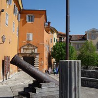 Haupttor mit Kanone
