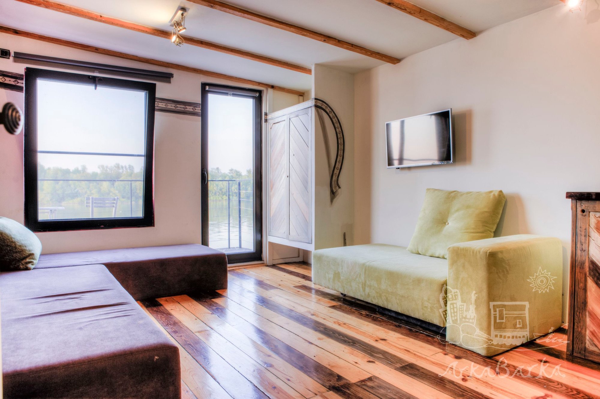 ArkaBarka floating hostel & apartments by null