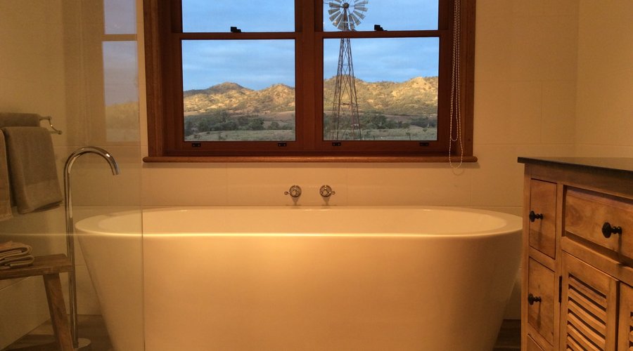 Mt Scott Homestead Bathroom