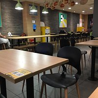 店内座席の感じ