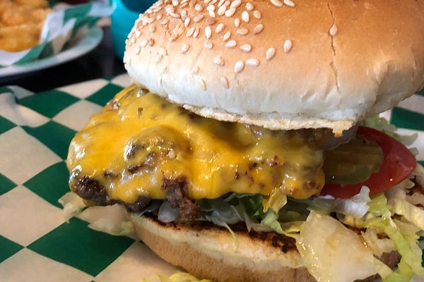 9-inch burger outsize the best of Texas - Picture of The Porch By