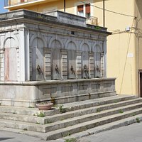 Fontana delle Cinque Cannelle
