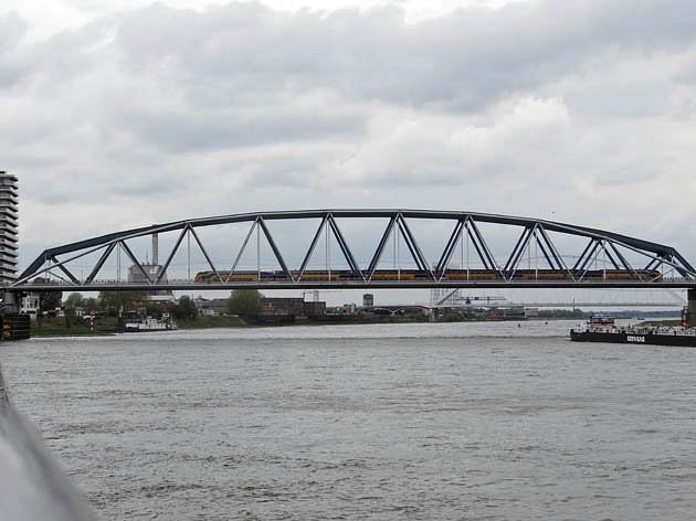 Landhoofd Spoorbrug Nijmegen image