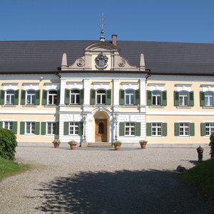 Schloss Kühbach direkt gegenüber vom Hotel