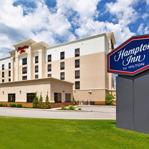 It's a beautiful day at the Hampton Inn Pittsburgh-Bridegeville!