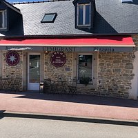Restaurant situé à l'entrée de Camaret sur mer avec parking.