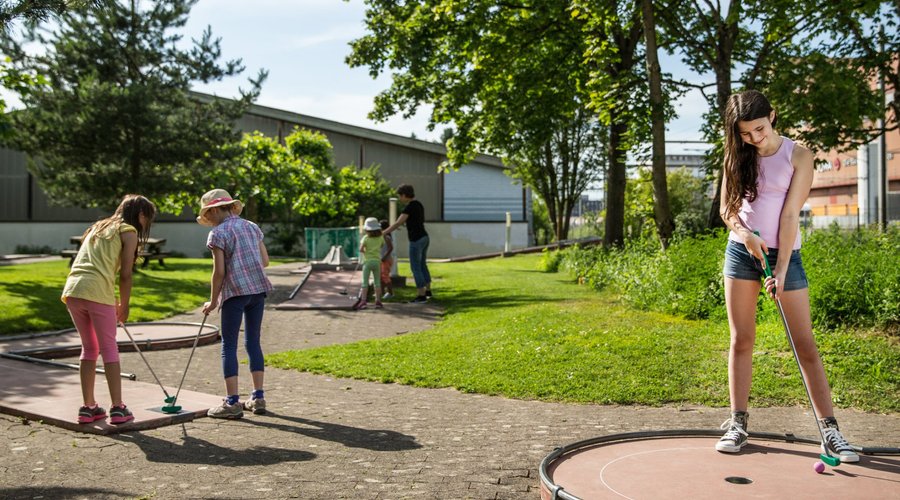 Minigolfanlage mit 18 Bahnen