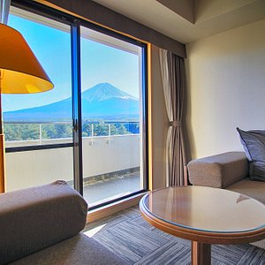 6階デラックスツインルームからの景色、富士山が目の前に！